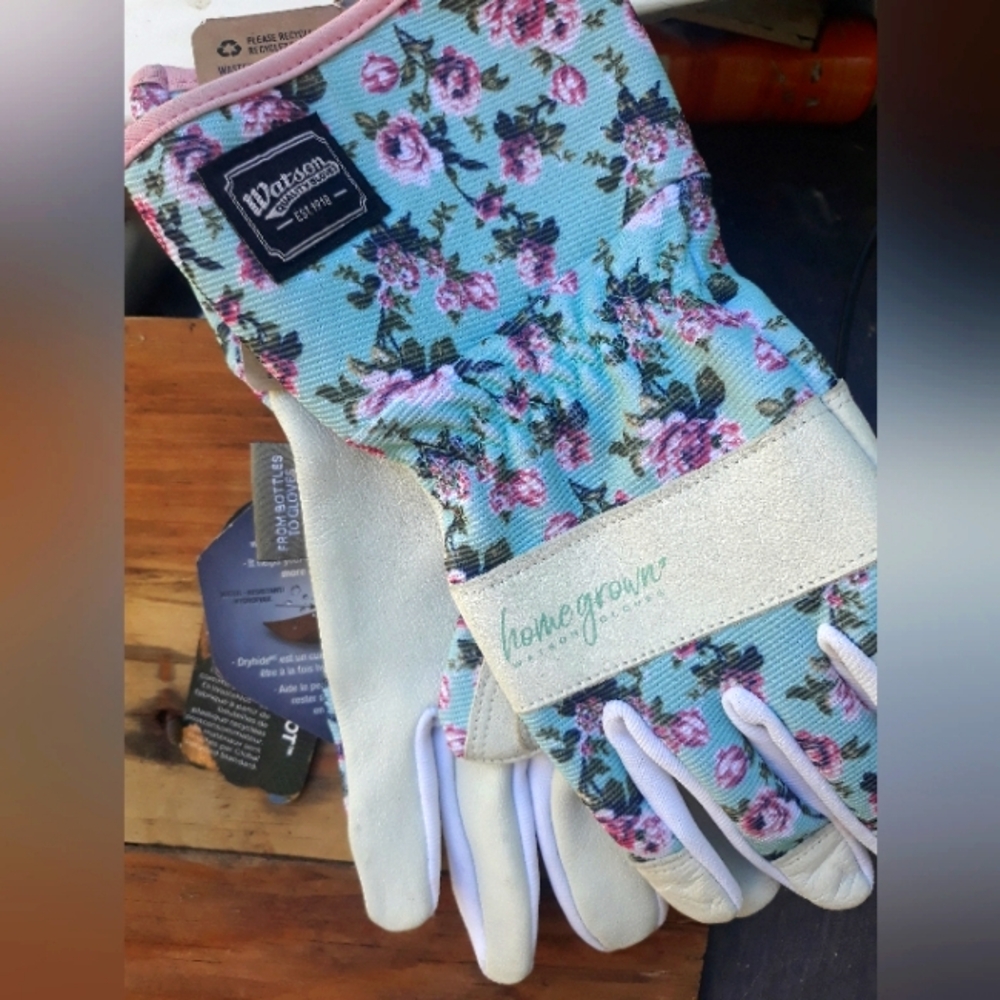 Gardening gloves